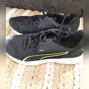 Boys Puma Black Runners ~ Size 4.5
